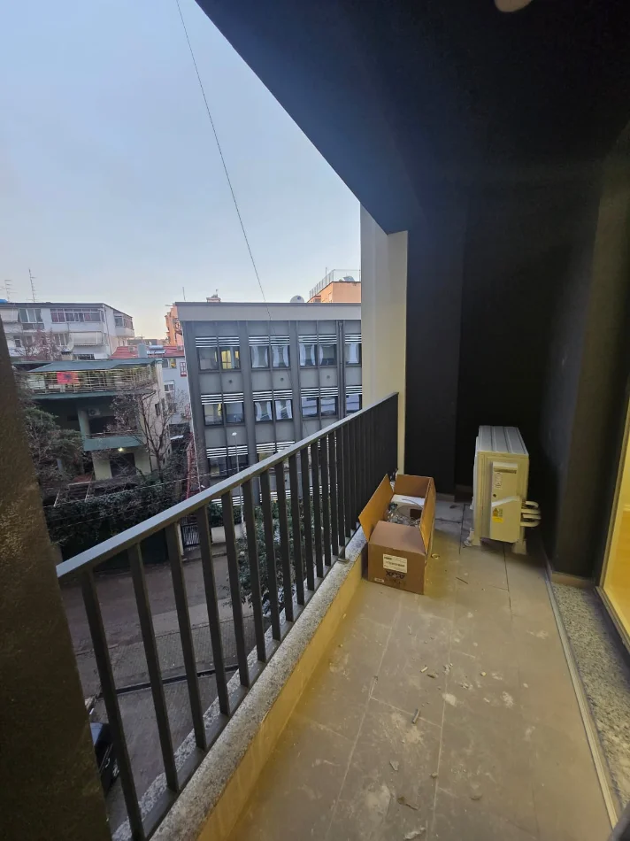 Tirane, jepet me qera zyre Kati 2, 67 m² 600 € (KOMUNA E PARISIT)