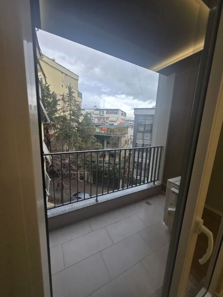 Tirane, jepet me qera zyre Kati 2, 67 m² 600 € (KOMUNA E PARISIT)