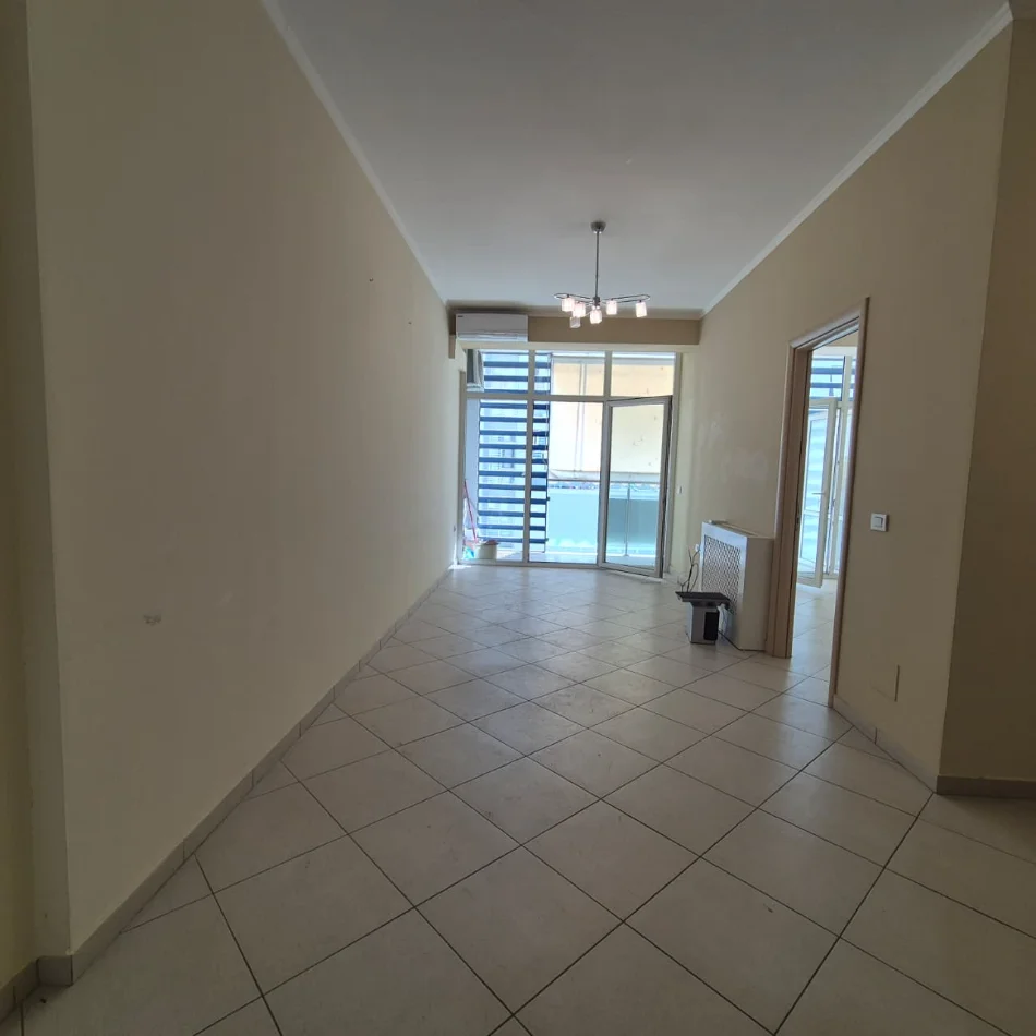 Tirane, shes apartament 1+1+Ballkon Kati 2, 72 m² 200.000 € (Komuna e Parisit)