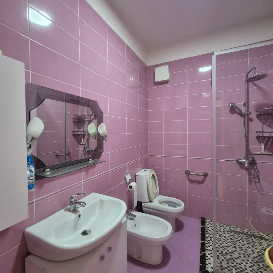 Tirane, shes apartament 1+1+Ballkon Kati 2, 72 m² 200.000 € (Komuna e Parisit)