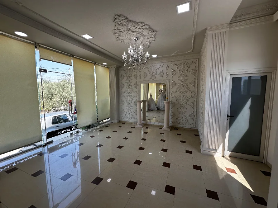 Tirane, jepet me qera ambjent biznesi Kati 0, 60 m² 1.000 € (Rruga e Elbasanit)