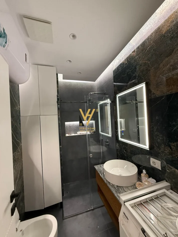 Tirane, jepet me qera apartament 1+1+Ballkon Kati 6, 75 m² 970 € (STACIONI I TRENIT)