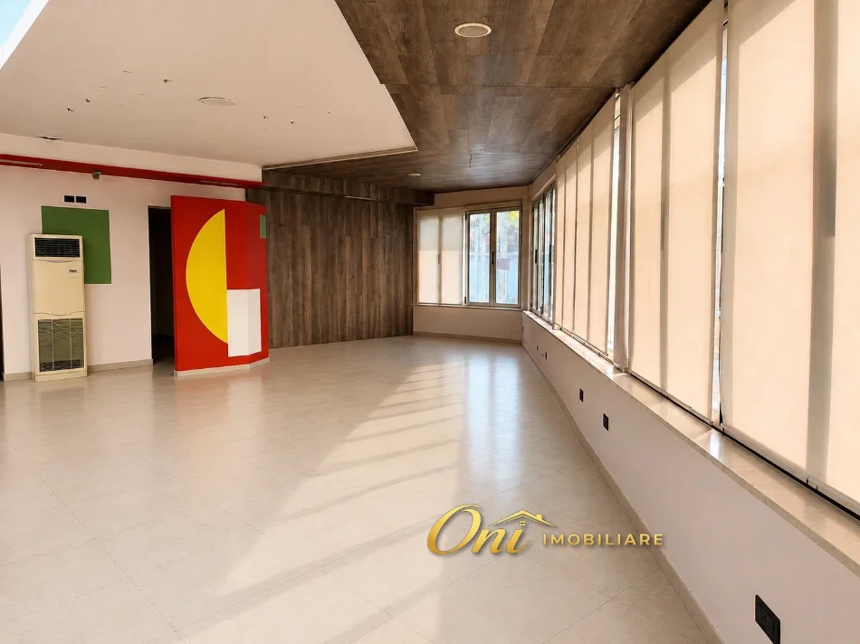 Tirane, jepet me qera ambjent biznesi Kati 0, 180 m² 3.200 € (PRANE TOPTANIT)