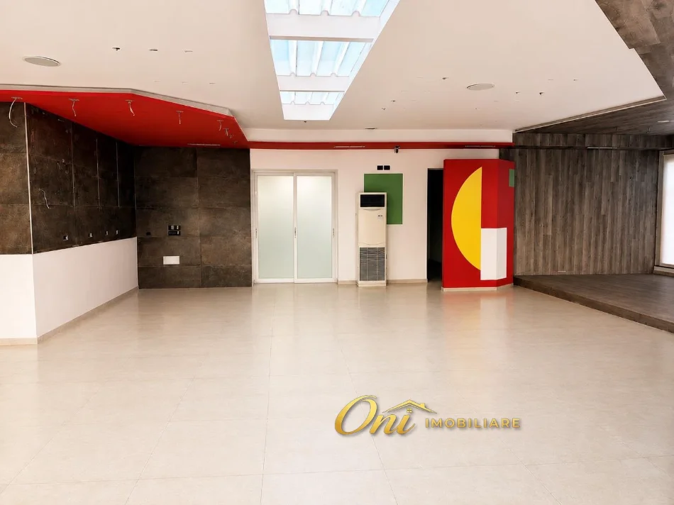 Tirane, jepet me qera ambjent biznesi Kati 0, 180 m² 3.200 € (PRANE TOPTANIT)