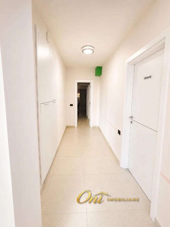 Tirane, jepet me qera ambjent biznesi Kati 0, 180 m² 3.200 € (PRANE TOPTANIT)