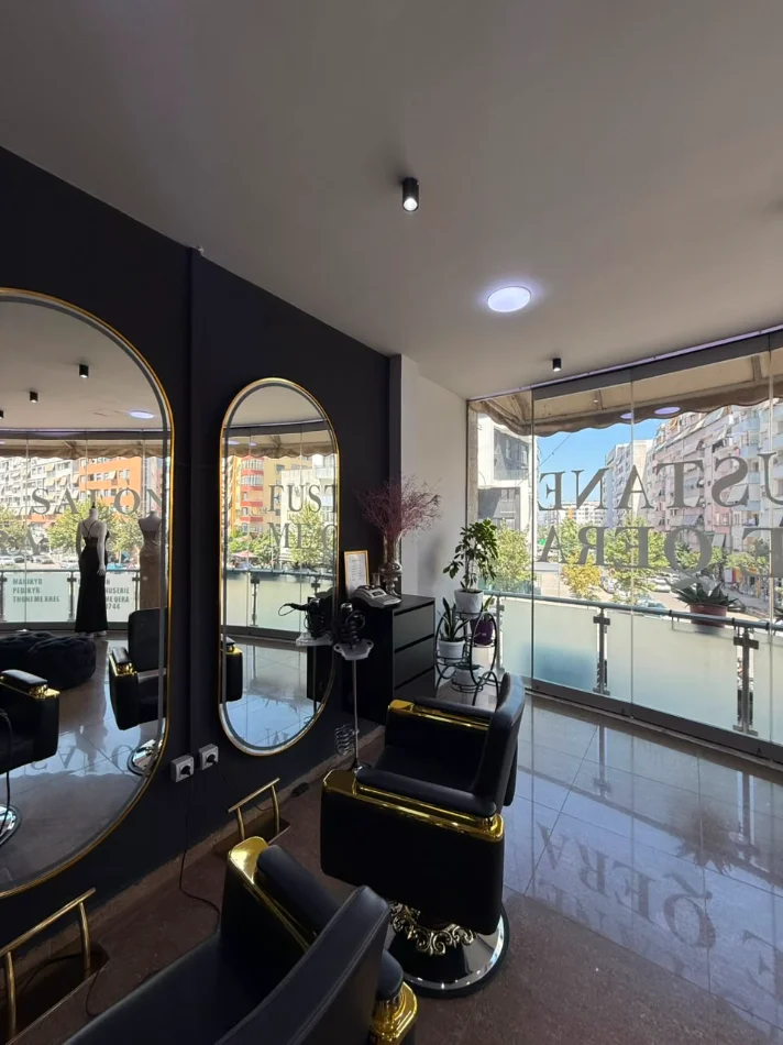 Tirane, jepet me qera dyqan Kati 1, 100 m² 1.500 € (BULEVARDI MIGJENI)