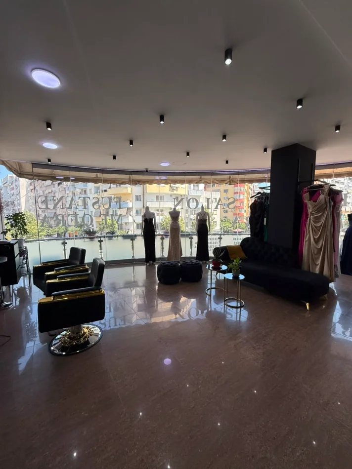 Tirane, jepet me qera dyqan Kati 1, 100 m² 1.500 € (BULEVARDI MIGJENI)