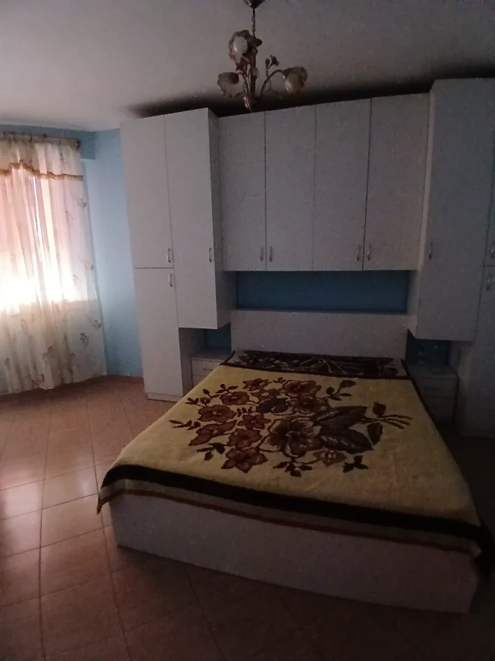 Tirane, jepet me qera apartament 1+1 Kati 1, 75 m² 400 € (ASTIR)