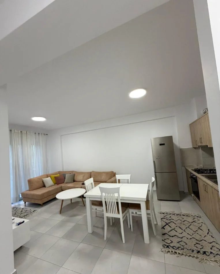 Tirane, jepet me qera apartament 2+1 Kati 5, 80 m² 600 € (Yzberisht,Kompleksi Golden Park)