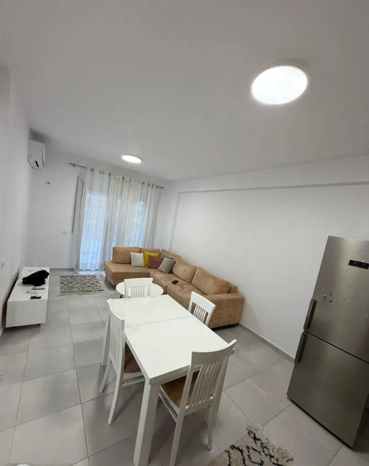 Tirane, jepet me qera apartament 2+1 Kati 5, 80 m² 600 € (Yzberisht,Kompleksi Golden Park)