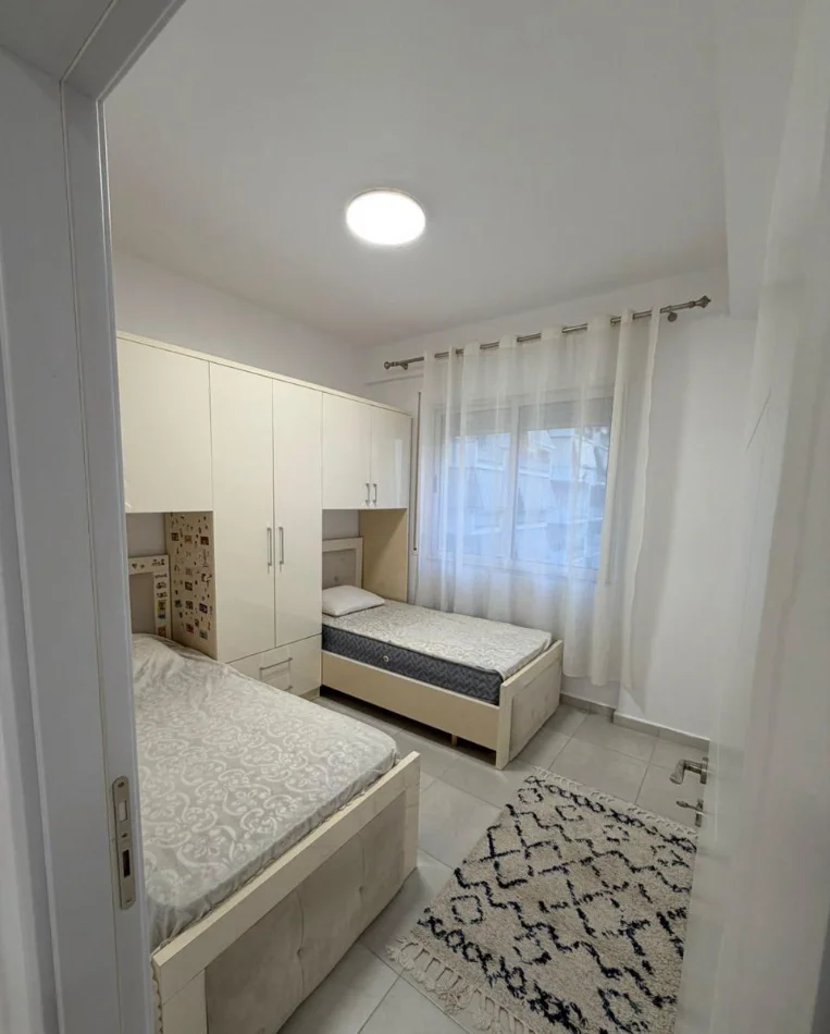 Tirane, jepet me qera apartament 2+1 Kati 5, 80 m² 600 € (Yzberisht,Kompleksi Golden Park)
