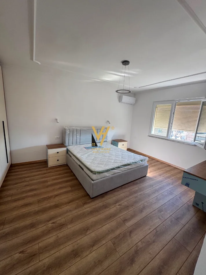 Tirane, jepet me qera apartament 1+1+Ballkon Kati 5, 50 m² 550 € (VASIL SHANTO)