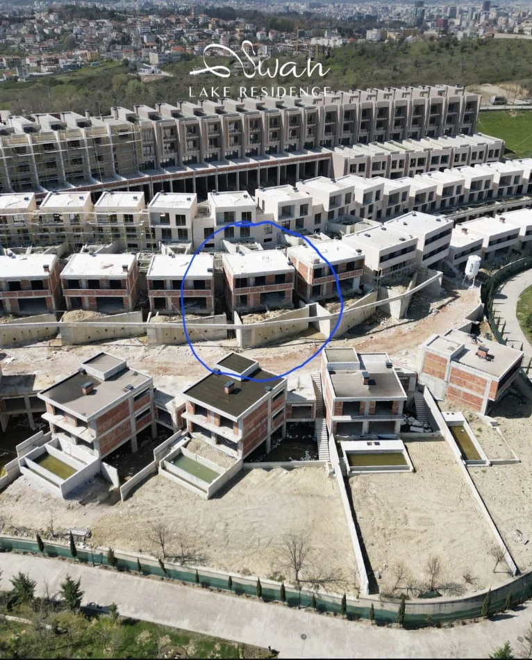 Tirane, shitet Vile Vile 2 Katshe , 209 m² 650.000 € (Liqeni i Farkes)