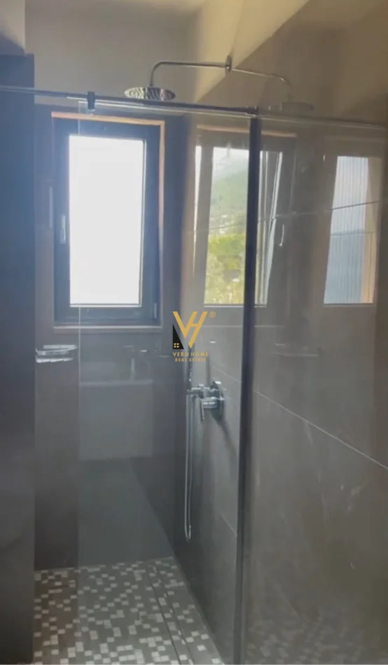 Vlore, jepet me qera apartament 2+1+Ballkon Kati 4, 135 m² 1.350 € (UJI I FTOHTE)