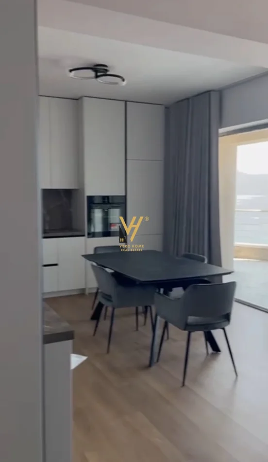 Vlore, jepet me qera apartament 2+1+Ballkon Kati 4, 135 m² 1.350 € (UJI I FTOHTE)