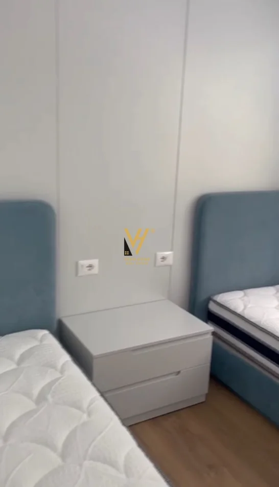 Vlore, jepet me qera apartament 2+1+Ballkon Kati 4, 135 m² 1.350 € (UJI I FTOHTE)