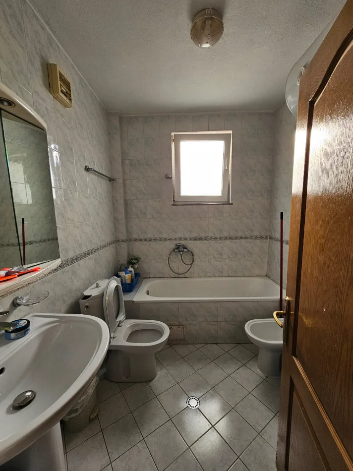 Tirane, shitet apartament 2+1 Kati 7, 92 m² (rruga e dibres)