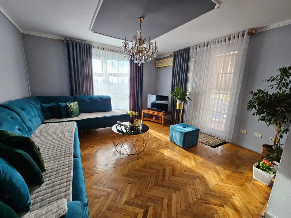 Tirane, shitet apartament 2+1 Kati 7, 92 m² (rruga e dibres)