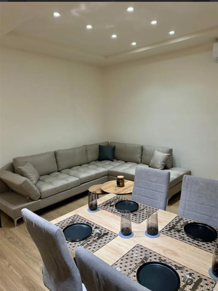 Tirane, jepet me qera apartament 2+1 Kati 3, 700 € (Bulevardi Zhan dArk)