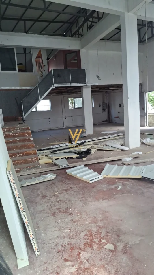 Tirane, jepet me qera magazine Kati 0, 500 m² 2.500 € (VAQARR)