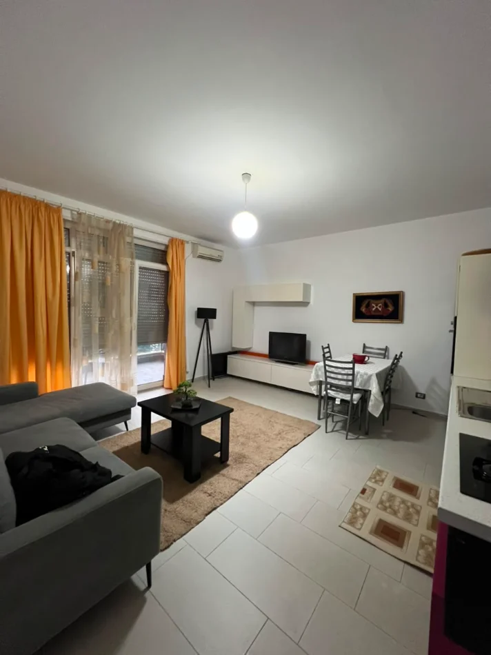 Tirane, jepet me qera apartament 1+1 , 60 m² 580 € 