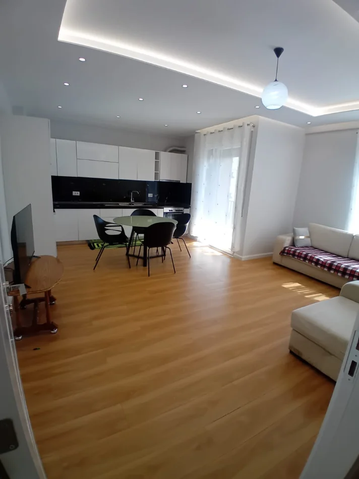 Tirane, jepet me qera apartament 2+1+Ballkon Kati 3, 100 m² 350 € (Rruga"Bulevardi Blu")