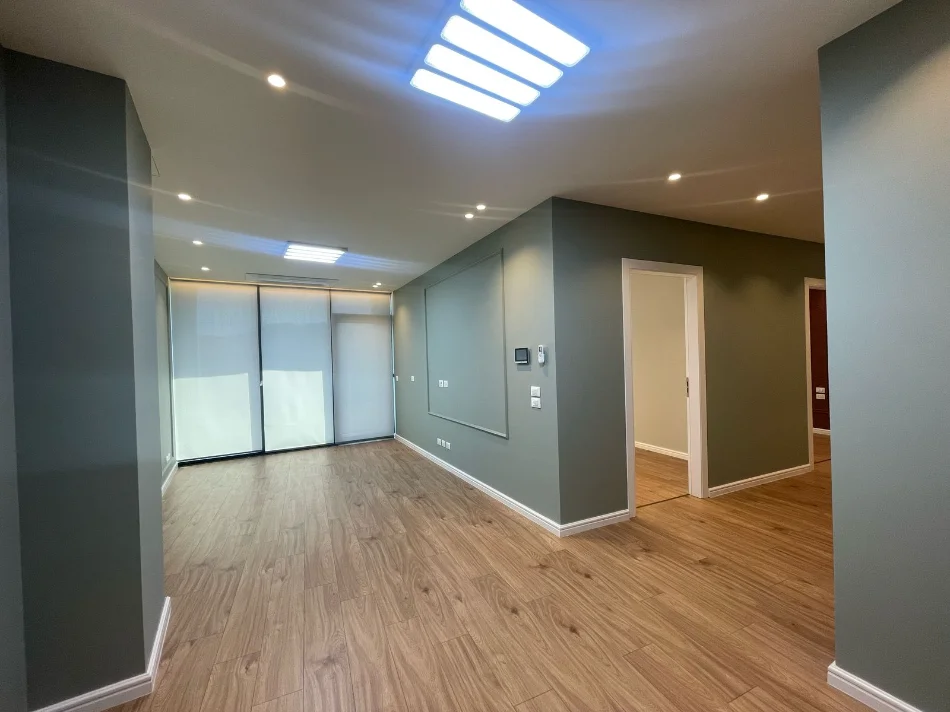 Tirane, jepet me qera zyre Kati 6, 100 m² 1.500 € (Liqeni Artificial, Lake View)