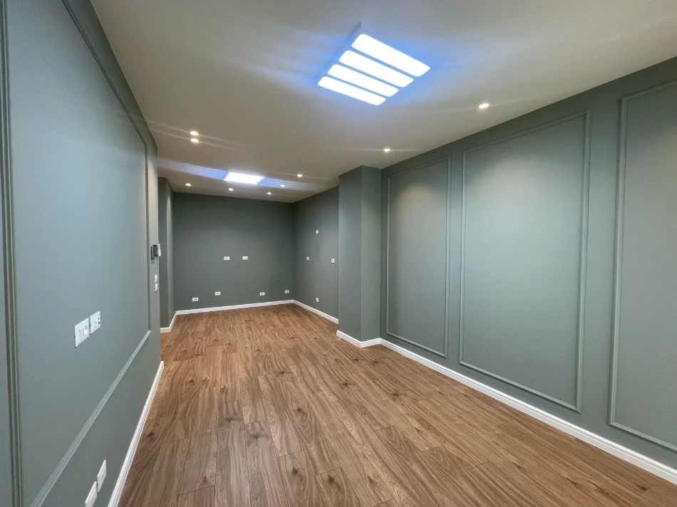 Tirane, jepet me qera zyre Kati 6, 100 m² 1.500 € (Liqeni Artificial, Lake View)