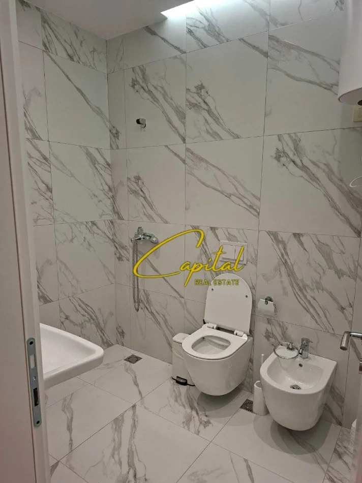 Tirane, jepet me qera apartament 2+1 Kati 3, 116 m² 1.000 € (GOLDEN TOWER RESIDENCE)
