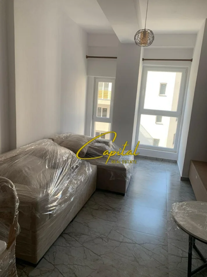 Tirane, jepet me qera apartament 1+1 Kati 5, 65 m² 450 € (LAPRAKE)