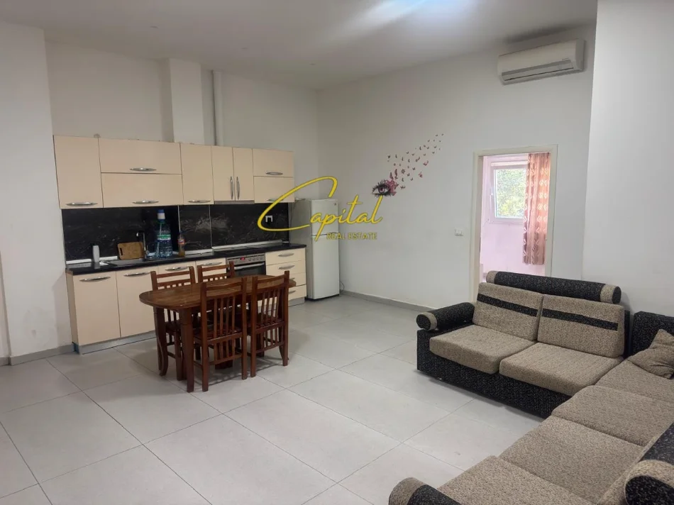 Tirane, jepet me qera apartament 3+1 Kati 1, 110 m² 550 € (FRESKU)