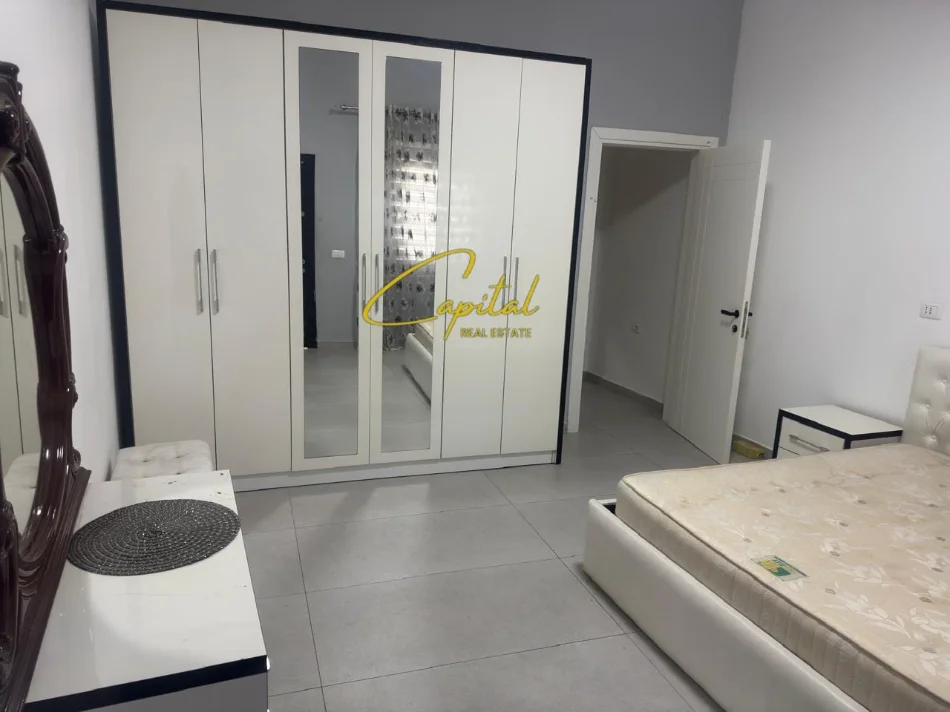 Tirane, jepet me qera apartament 3+1 Kati 1, 110 m² 550 € (FRESKU)