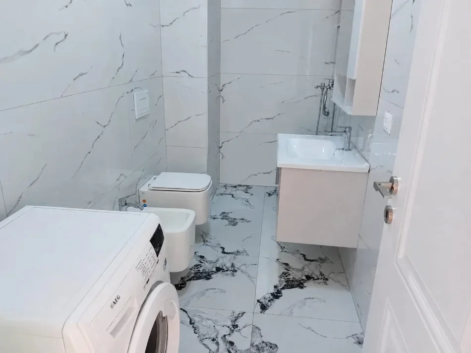 Tirane, jepet me qera apartament 2+1 Kati 3, 100 m² 350 € (Rruga Bulevardi Blu)