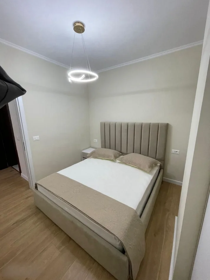 Tirane, jepet me qera apartament 1+1 Kati 5, 65 m² 500 € (ASTIR)