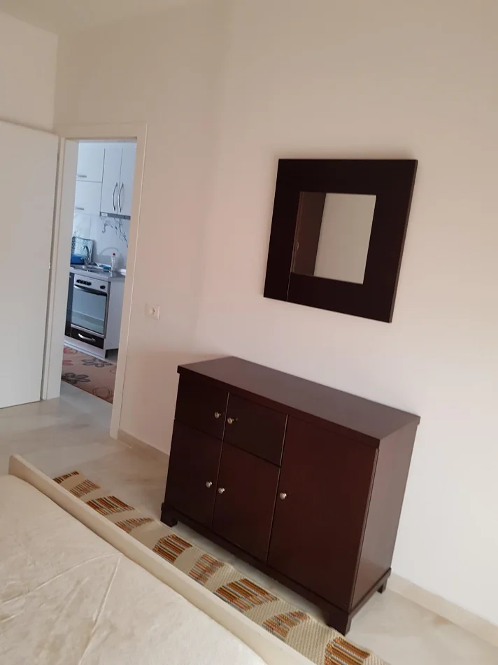 Tirane, jepet me qera apartament 1+1 Kati 2, 80 m² 350 € (Rruga 3 Deshmoret)