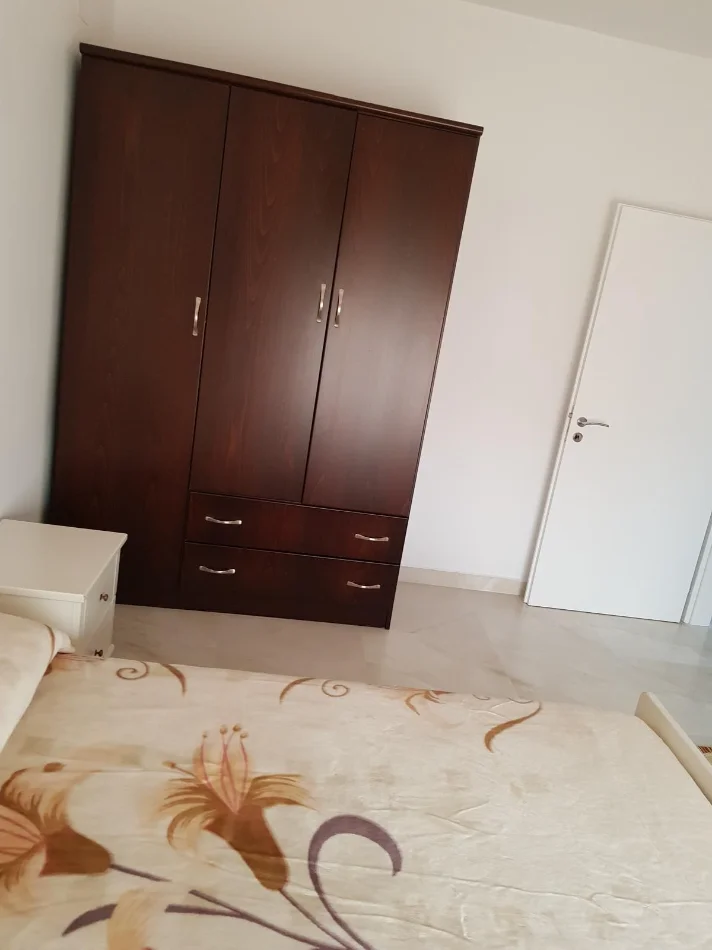 Tirane, jepet me qera apartament 1+1 Kati 2, 80 m² 350 € (Rruga 3 Deshmoret)