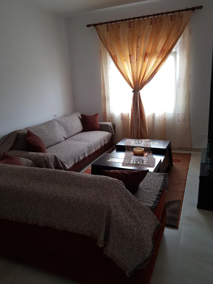 Tirane, jepet me qera apartament 1+1 Kati 2, 80 m² 350 € (Rruga 3 Deshmoret)