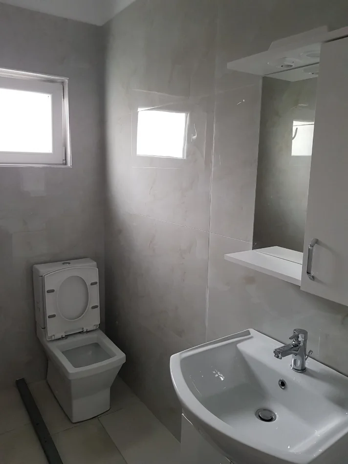 Tirane, jepet me qera apartament 1+1 Kati 2, 80 m² 350 € (Rruga 3 Deshmoret)