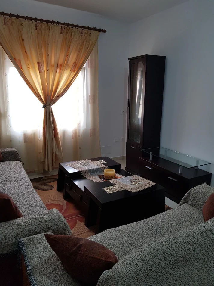 Tirane, jepet me qera apartament 1+1 Kati 2, 80 m² 350 € (Rruga 3 Deshmoret)