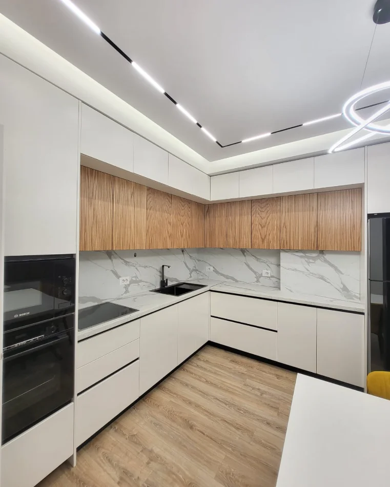 Tirane, shitet apartament 2+1+Ballkon Kati 2, 103 m² 255.000 € (Rezidenca Erli Porcelan)