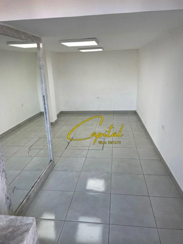 Tirane, jepet me qera ambjent biznesi Kati 3, 90 m² 500 € (SELVIA)