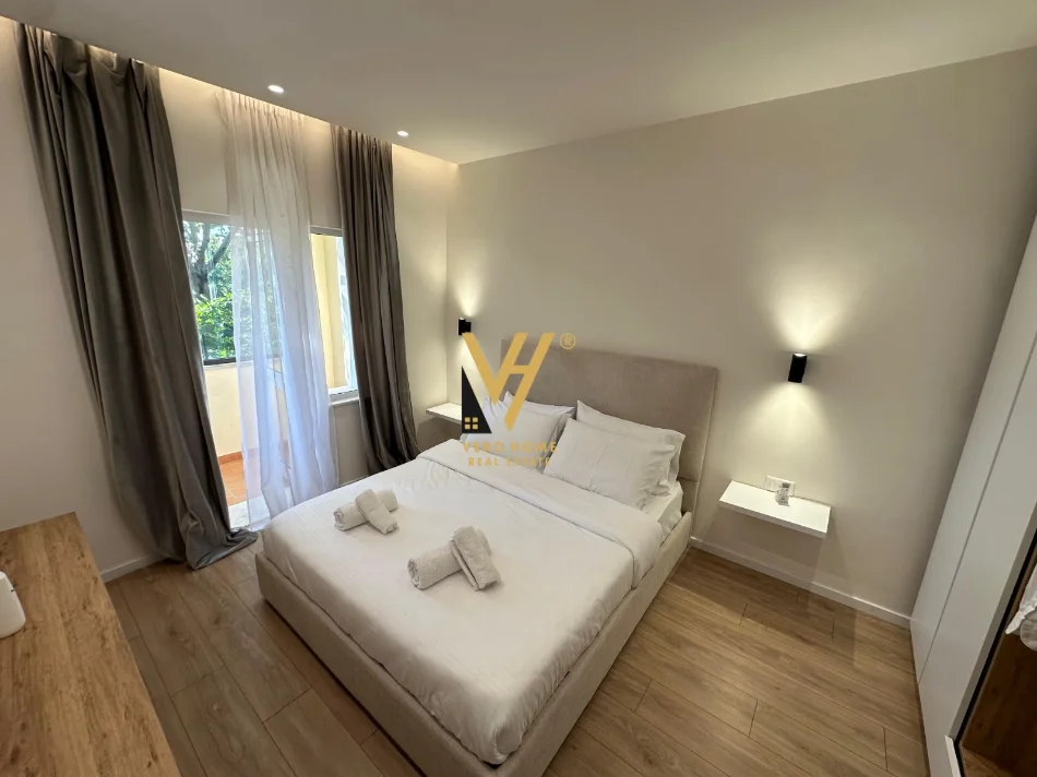 Tirane, jepet me qera apartament 2+1+Ballkon Kati 2, 80 m² 720 € (BULEVARDI BAJRAM CURRI)