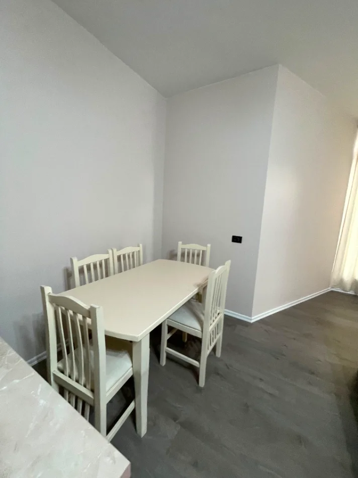 Tirane, jepet me qera apartament 2+1+Ballkon Kati 7, 126 m² Liqeni i Thate