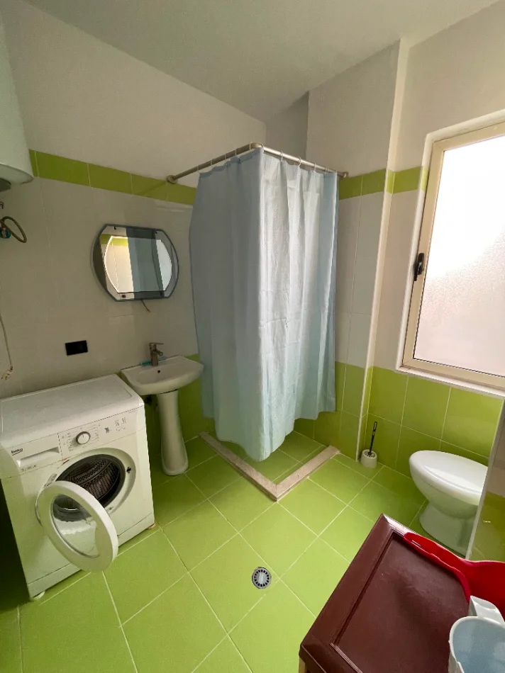 Tirane, jepet me qera apartament 2+1+Ballkon Kati 7, 126 m² Liqeni i Thate