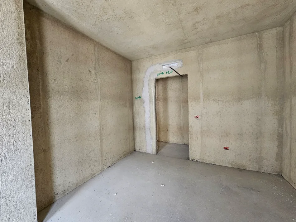 Tirane, shitet apartament 2+1+Ballkon Kati 6, 94 m² 125.000 € (Univers City)