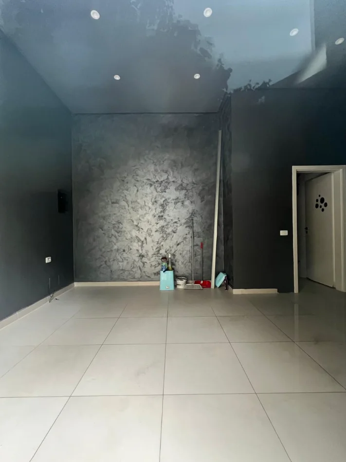 Ambjent biznesi me qira "Kompleksi Kontakt" Kati 0, 26 m² 350 €