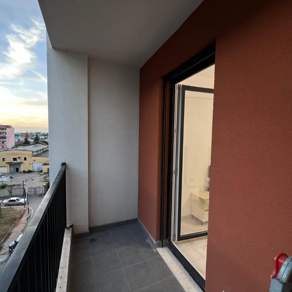Tirane, jepet me qera apartament 1+1 Kati 4, 600 € (Don Bosko)