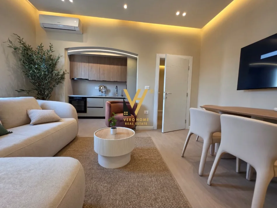 Tirane, jepet me qera apartament 2+1+Ballkon Kati 3, 110 m² 700 € (BRRYL)