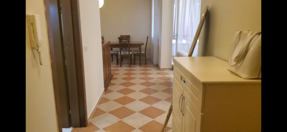 🏡 Jepet Apartament 3+1 me Qira – Rruga e Elbasanit 1.000 € (Rruga Elbasanit)