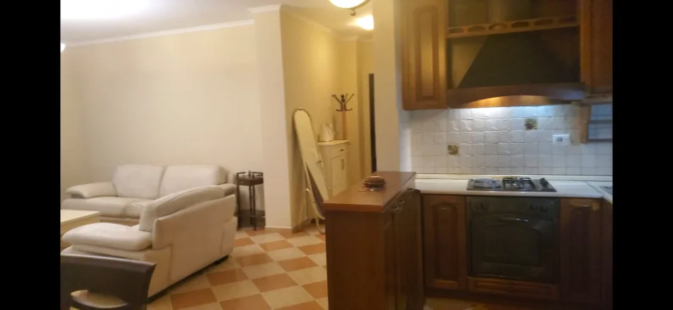 🏡 Jepet Apartament 3+1 me Qira – Rruga e Elbasanit 1.000 € (Rruga Elbasanit)